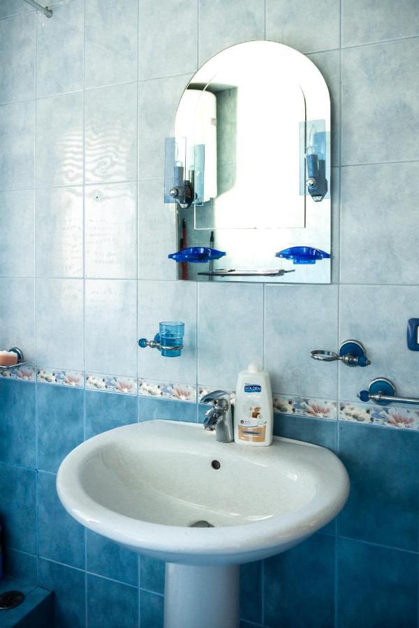 City Center Two Private Bedrooms Near Scanderbeg Square On Shared Apartment Tirana Exterior photo